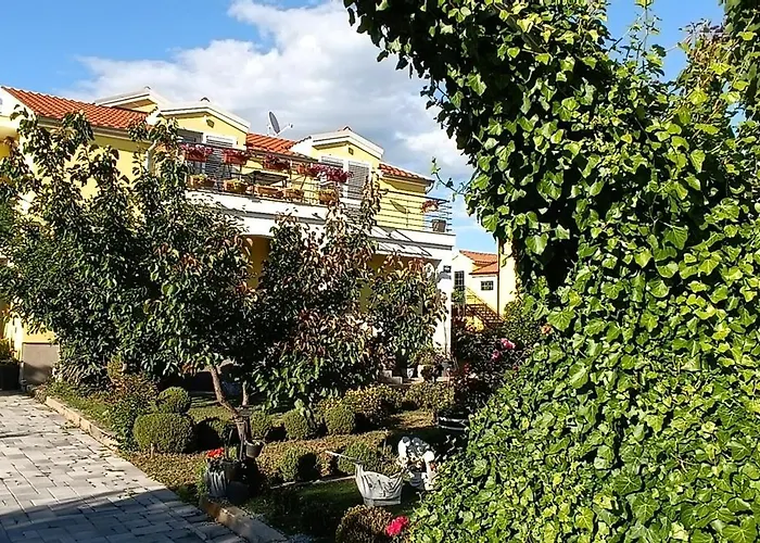 Andela - Krka Waterfalls Konukevi Lozovac